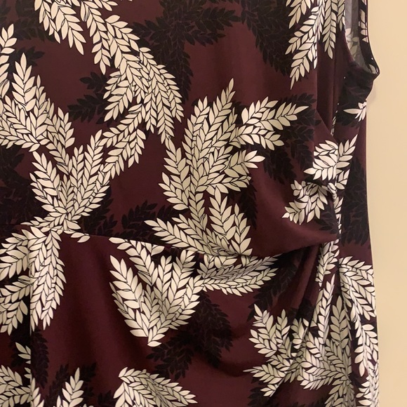 Sleeveless shell tank top. - Picture 2 of 4